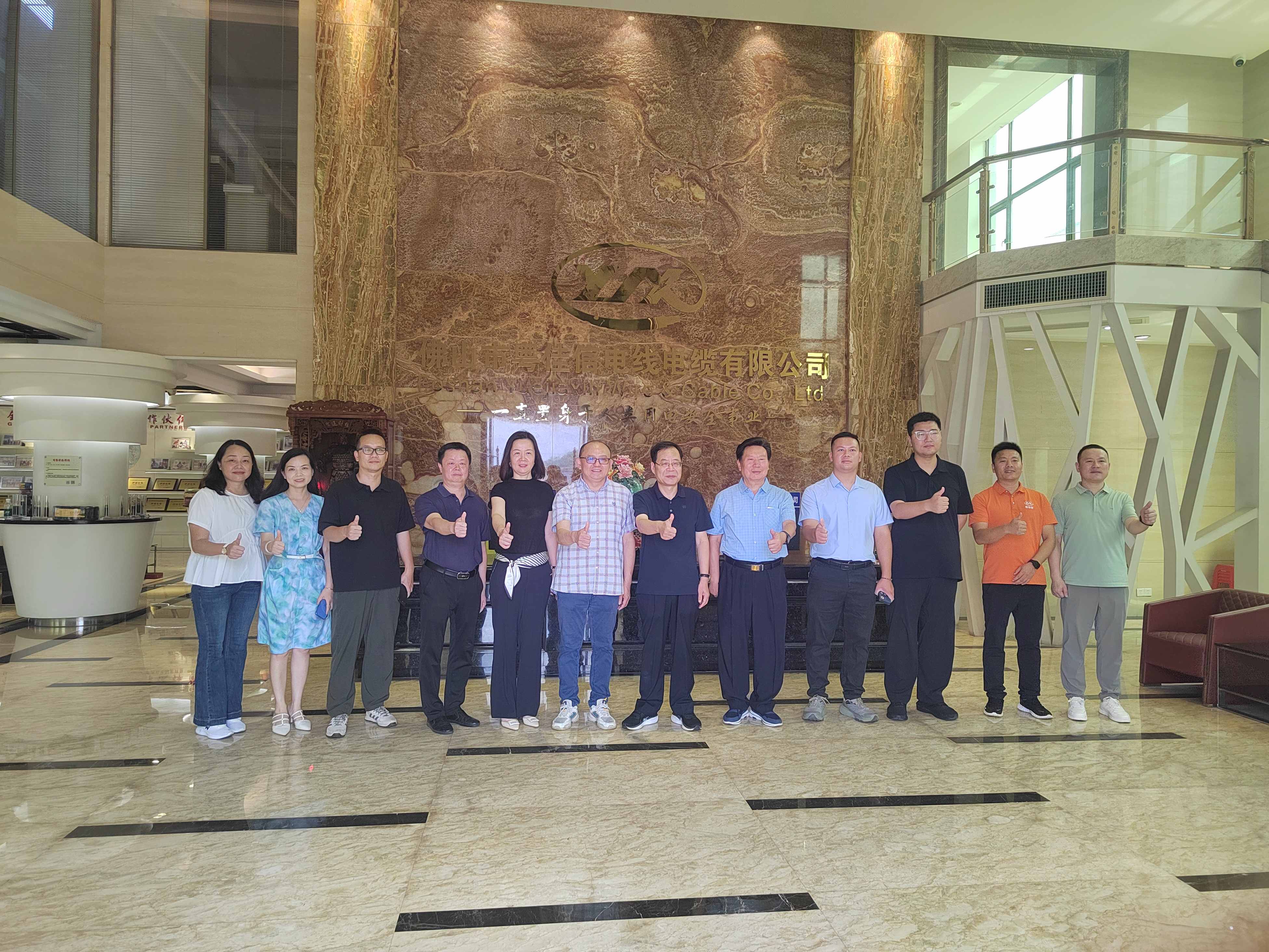 中國(guó)建筑業(yè)協(xié)會(huì)中小企業(yè)與供應(yīng)鏈分會(huì)領(lǐng)導(dǎo)專(zhuān)家蒞臨粵佳信電纜參觀指導(dǎo)